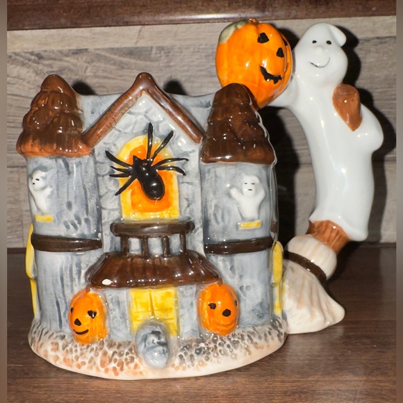 🥰 Halloween Haunted House Mug with Ghost 👻 & Pumpkin 🎃 Accents by Corner Ruby - Picture 4 of 11